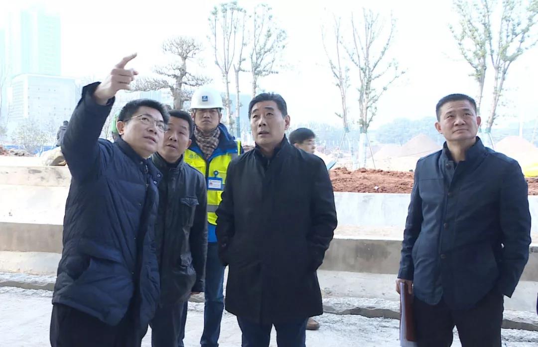 彭浩到武漢體育中心現(xiàn)場辦公 檢查推進(jìn)軍運會場館建設(shè)和環(huán)境提升工作