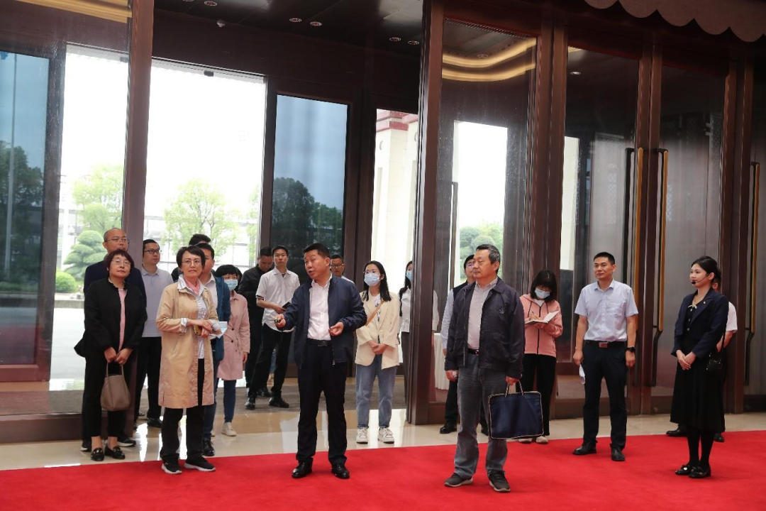 武漢市商務局部門領導一行來公司調(diào)研會務會展工作