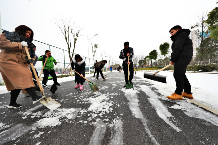 一場(chǎng)雪，體育中心美得不要不要的 但最美的風(fēng)景還是他們(圖12)