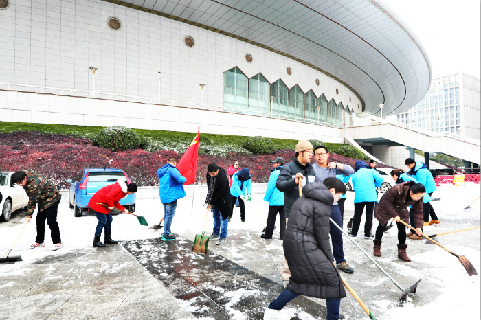 一場雪，體育中心美得不要不要的</br>但最美的風(fēng)景還是他們(圖8)