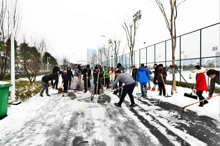一場雪，體育中心美得不要不要的</br>但最美的風(fēng)景還是他們(圖13)