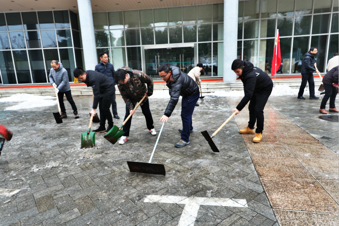 一場雪，體育中心美得不要不要的</br>但最美的風(fēng)景還是他們(圖12)