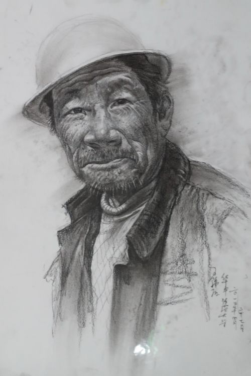 致敬軍運(yùn)勞動(dòng)者  手繪最美奮斗人 華師美院學(xué)生為軍運(yùn)會建設(shè)者畫像(圖7)