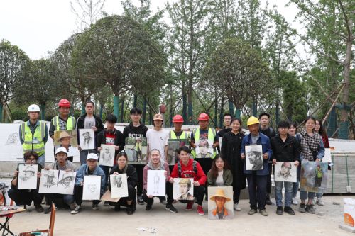 致敬軍運(yùn)勞動(dòng)者  手繪最美奮斗人 華師美院學(xué)生為軍運(yùn)會建設(shè)者畫像(圖5)