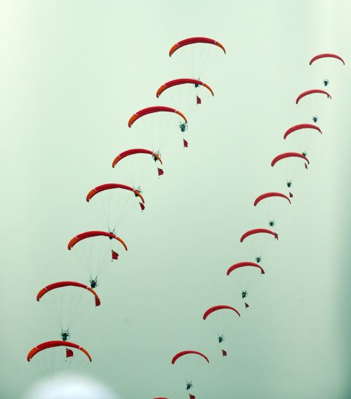 2019國際航聯(lián)世界飛行者大會(huì)在我區(qū)開幕 頂尖飛行員翱翔“天空之城”(圖1)