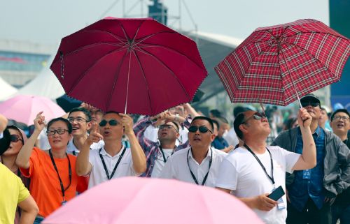 2019國際航聯(lián)世界飛行者大會(huì)在我區(qū)開幕 頂尖飛行員翱翔“天空之城”(圖4)