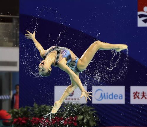 “水上芭蕾”究竟有多美？全國花樣游泳錦標(biāo)賽武漢“綻放”（附精美圖集）(圖9)